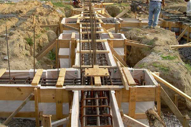 Fab-Form Fastfoot Enhances Concrete Strength, Fabric Formwork for concrete footings and pad edging in MA